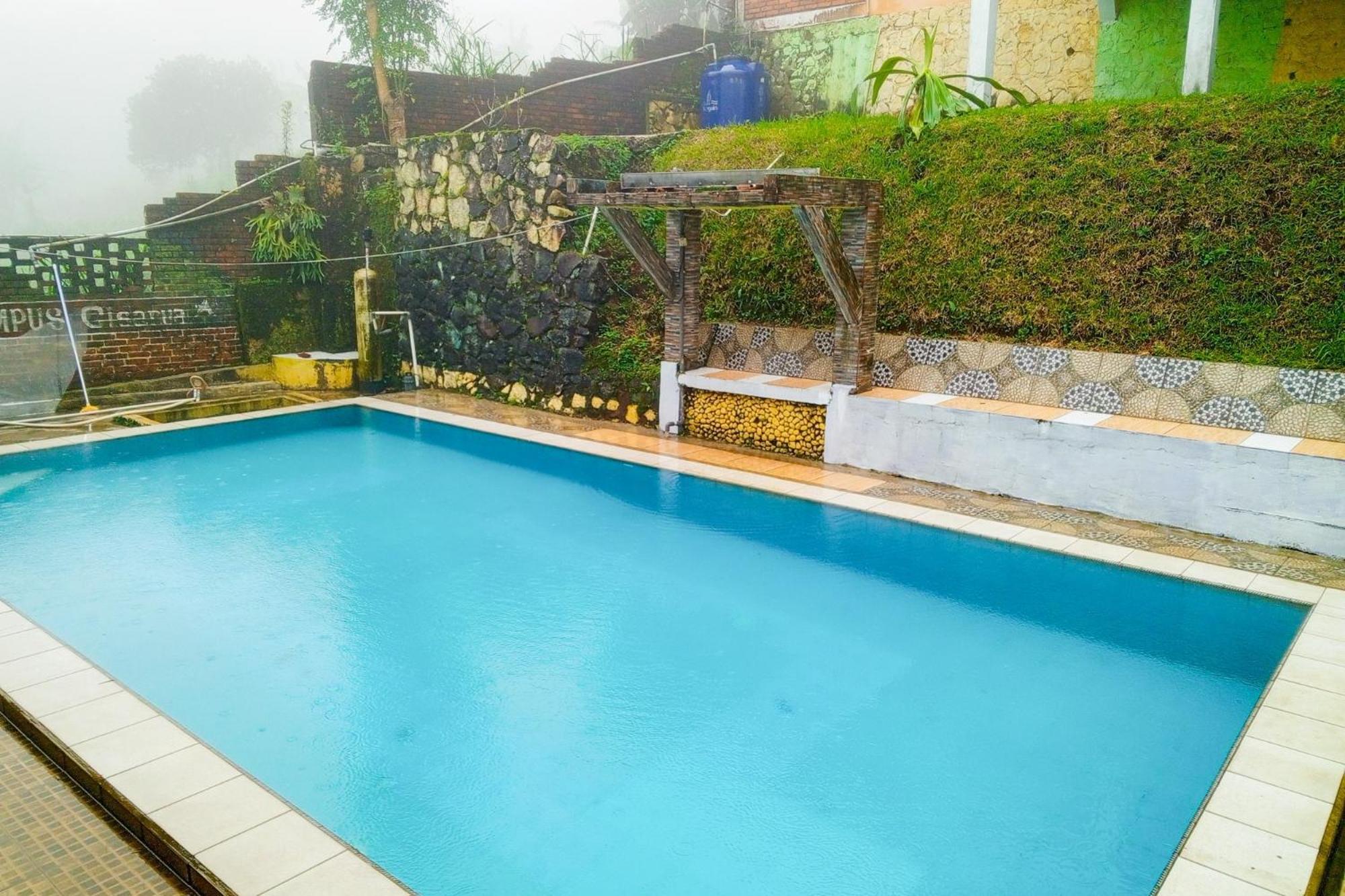 Villa Kampus Near Taman Safari Cisarua Puncak Redpartner Богор Экстерьер фото