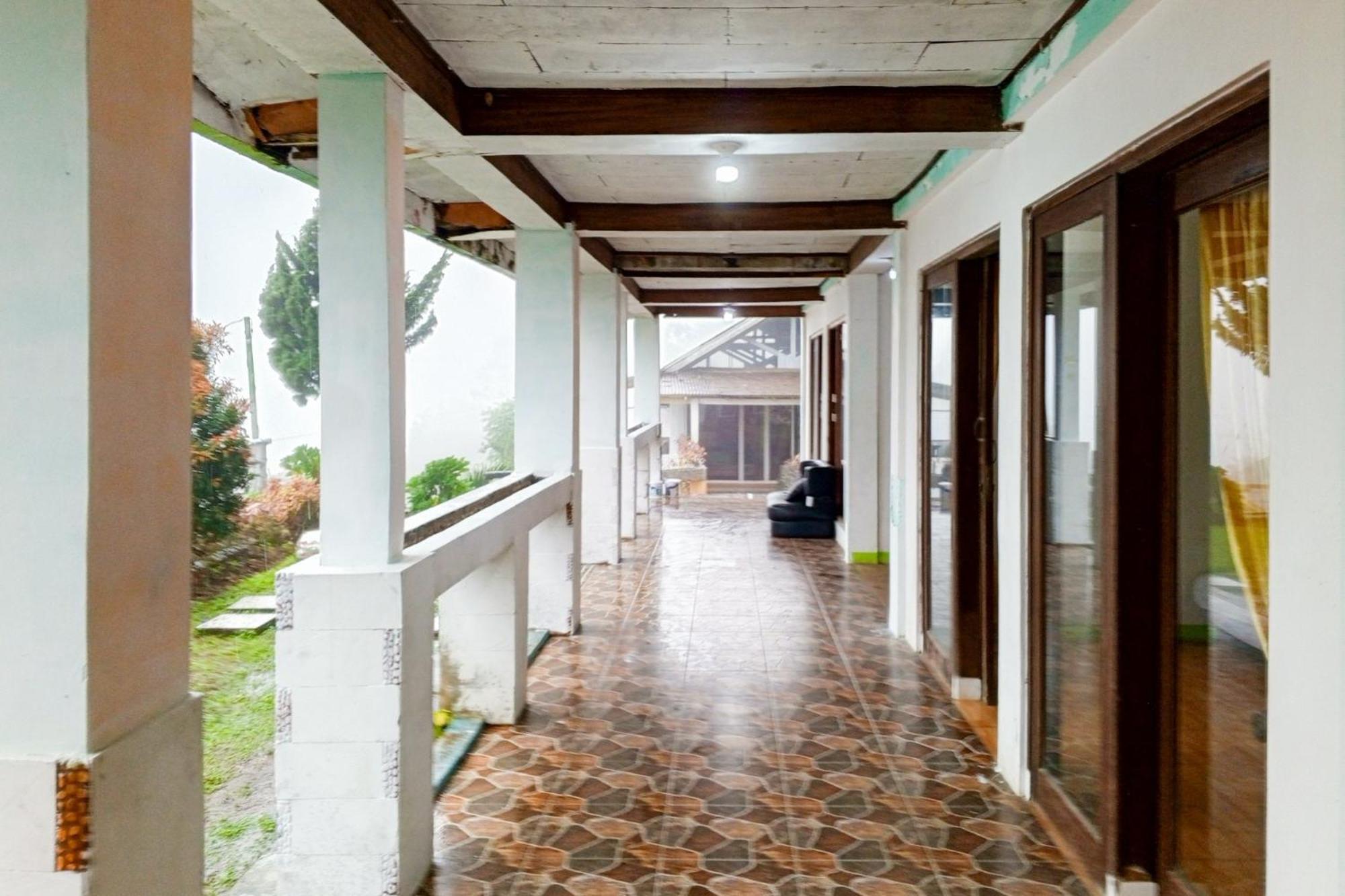 Villa Kampus Near Taman Safari Cisarua Puncak Redpartner Богор Экстерьер фото