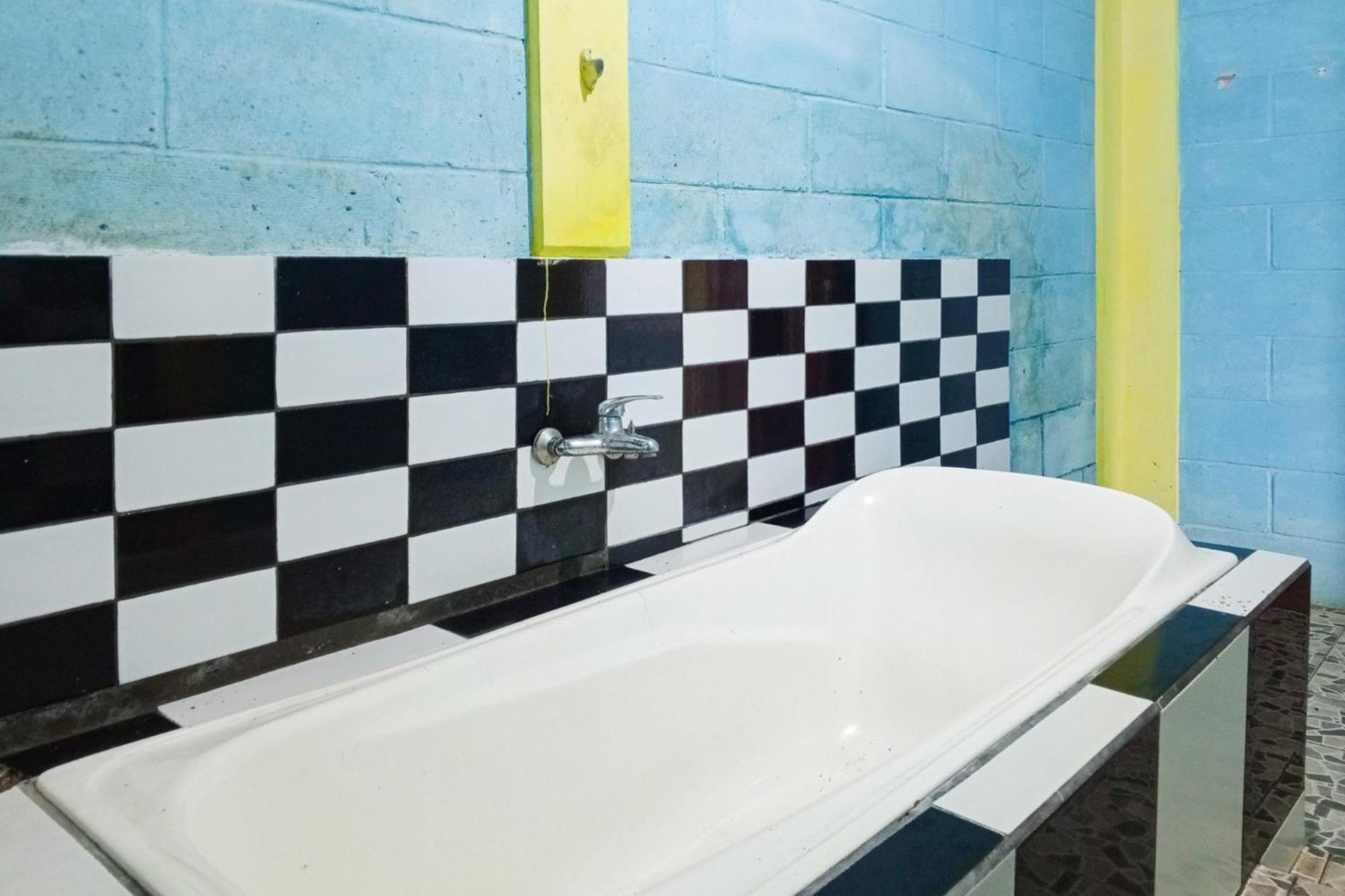 Villa Kampus Near Taman Safari Cisarua Puncak Redpartner Богор Экстерьер фото