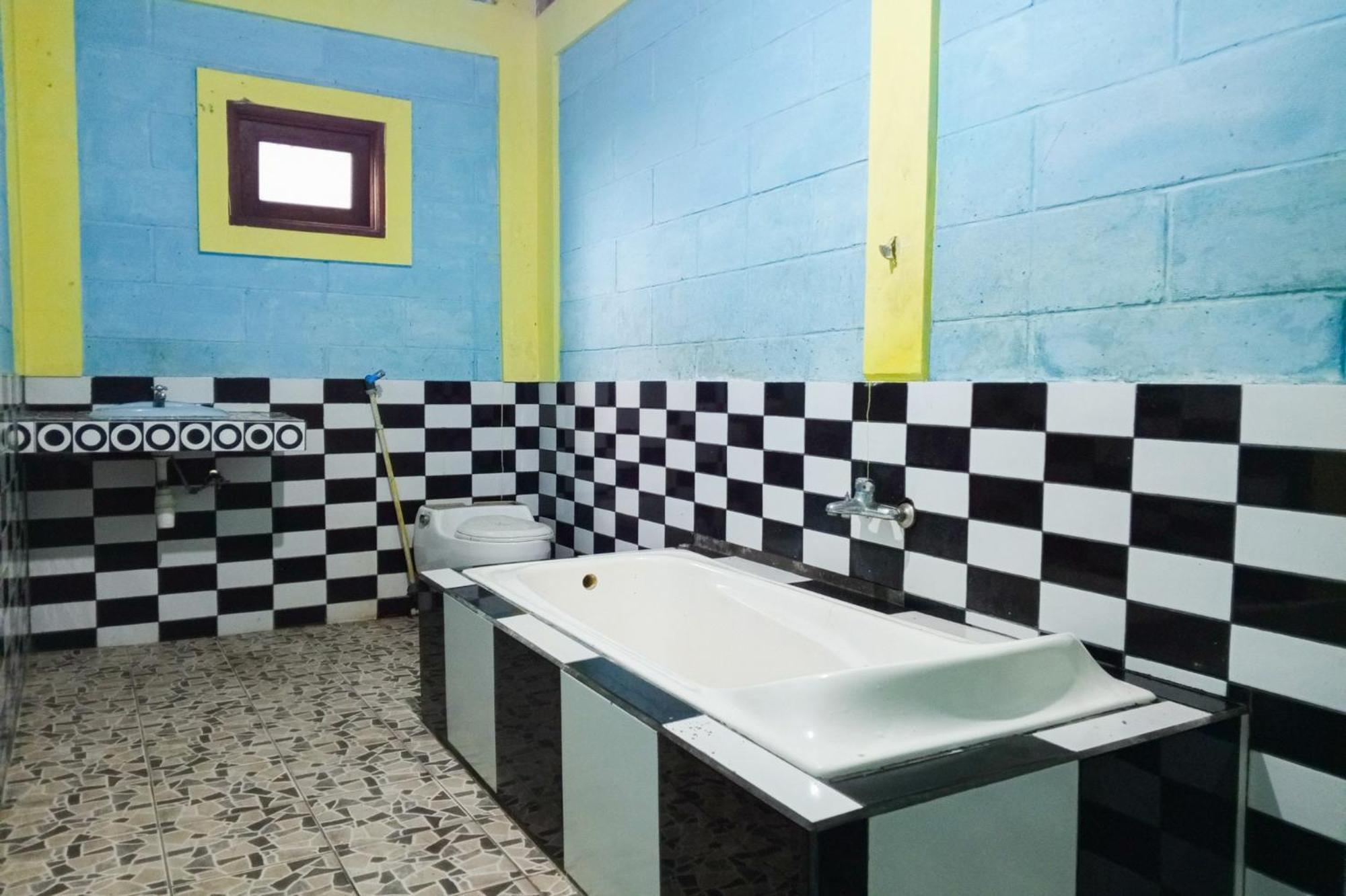 Villa Kampus Near Taman Safari Cisarua Puncak Redpartner Богор Экстерьер фото