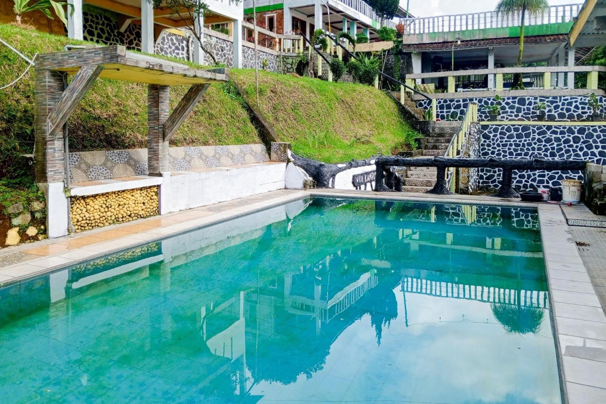 Villa Kampus Near Taman Safari Cisarua Puncak Redpartner Богор Экстерьер фото